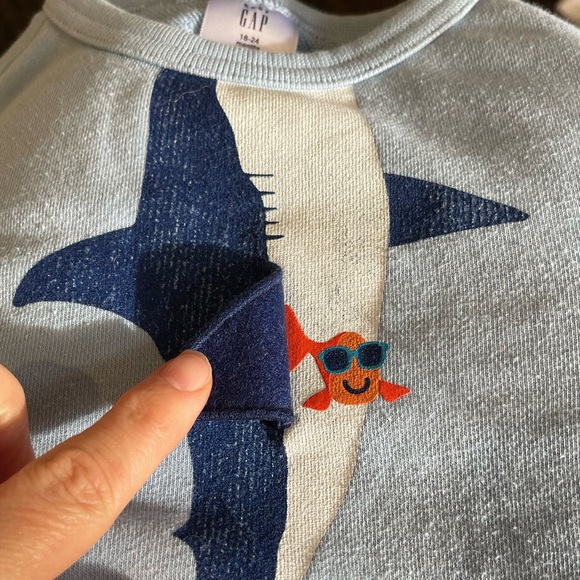 18-24M baby gap shark sweater - Picture 2 of 5